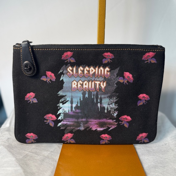 Coach Disney Collaboration Black Pouch sleeping beauty 26 turnlock - Picture 7 of 8